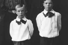 Joseph William Harwood with wife Lillian Francis Arnold with sons Ralph and Willard, circa 1907.