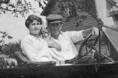 1917-00-00-ArnoldLM1897-BalitzErnestF-Taken-at-the-Balitz-farm