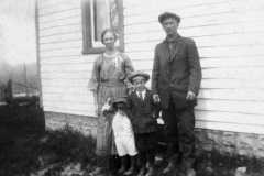 Tracie and Dan Arnold with boys Allen and Alvin, circa 1924.
