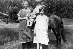1926-01-01-circa-ArnoldDW1849-Tracie-Alvin-Allen-Alton-2
