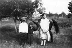 1926-01-01-circa-ArnoldDW1849-Tracie-Alvin-Allen-Alton