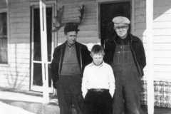 1936-00-00-ArnoldDS1890-ArnoldLD1929-BalitzFX1870-Taken-in-front-of-Balitz-house