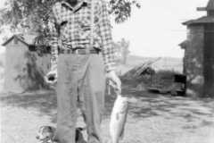 1940-00-00-ArnoldAF1921-with-bass