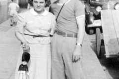 1940-00-00-BurringtonCM1919-ArnoldAE1917-Shopping