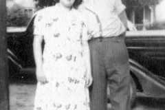 1940-06-01-BurringtonCM1919-ArnoldAE1917-by-car