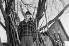 1943-00-00-ArnoldLD1929-barn