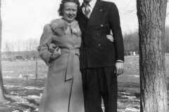 1943-04-01-ArnoldAF1921-JohnsonDoris-2