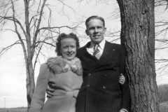 1943-04-01-ArnoldAF1921-JohnsonDoris