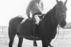 1943-05-31-ArnoldAF1921-on-horse