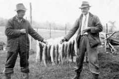 1943-05-31-ArnoldDS1890-MountainRon-Fish-Catch