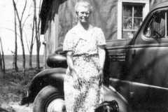 1943-05-31-KucksMS1877-dog-car