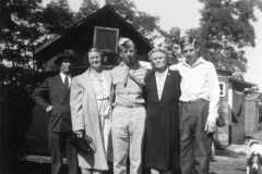 Daniel Arnold, Tracie Balitz, PFC Alvin Arnold, Mary Kucks, and Laban Arnold, 1943.