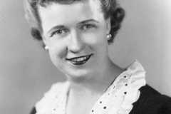 1944-00-00-JohnsonDoris-portrait-2