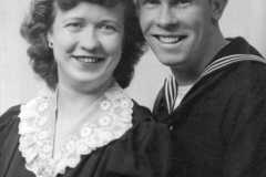 1944-00-00-JohnsonDoris-portrait-with-ArnoldAF1921