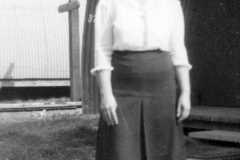 1944-09-01-JohnsonDoris-hut