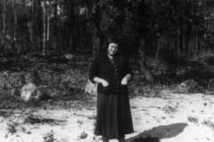 1949-00-00-MooreDJ1931-beach