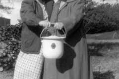 1952-10-19-MooreDJ1931-KitchenDorothy-pot