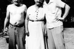 1955-08-01-ArnoldAF1921-with-unknowns