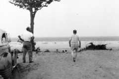 1955-08-01-ArnoldDS1890-beach