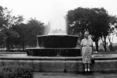 1955-10-00-BalitzTM1896-fountain