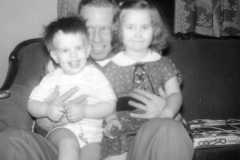 1957-12-25-Christmas-ArnoldAF1921-ArnoldDE1956-ArnoldJY1953
