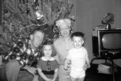 1957-12-25-Christmas-ArnoldAF1921-JohnsonDoris-ArnoldJY1953-ArnoldDE1956