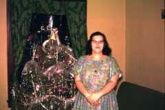 1960-12-25-Christmas-Tree-MooreDJ1931