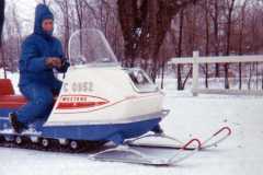 1968-12-30-Snowmobiles-ActipesEJ1941