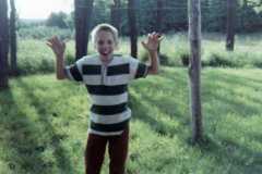 1969-07-04-Honor-ArnoldDE1956-behind-house