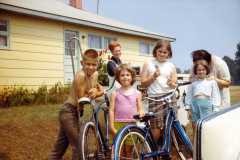 Eleanor and Doris Arnold with Gloria, Michael, Valerie, and Teresa, at Bexley home, summer 1970.