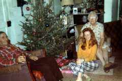1970-12-25-Honor-ArnoldDS1890-BalitzTM1896-Eleanor-by-Christmas-Tree