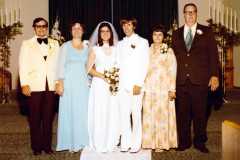 1977-08-13-BC-DanPegWedFamily-03-4x6
